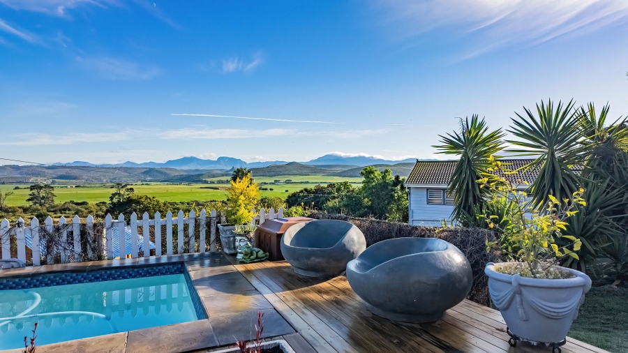 5 Bedroom Property for Sale in Fraaiuitsig Western Cape